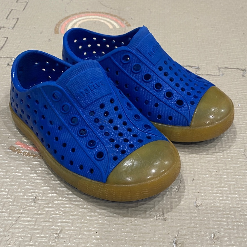 Native Jefferson shoe size 5c